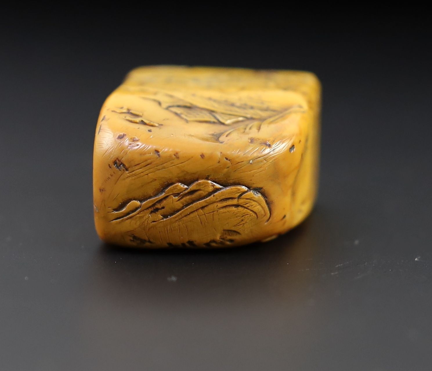 A Chinese Shoushan stone seal, early 20th century, 4cm high